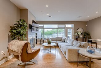 535 Riverfront Plaza in Omaha, NE - Building Photo - Building Photo