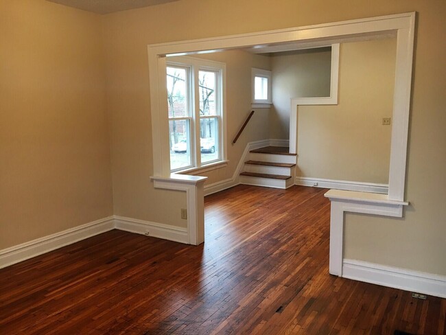 property at 194 E Hudson St