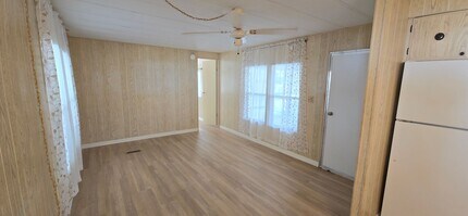 745 Bottle Brush Ct in Leesburg, FL - Building Photo - Building Photo