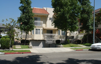 435 W Lexington Dr in Glendale, CA - Building Photo - Building Photo