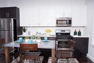 22 Mechanic in Quincy, MA - Foto de edificio - Building Photo