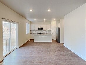 2431 E Frontier St in Eagle Mountain, UT - Foto de edificio - Building Photo