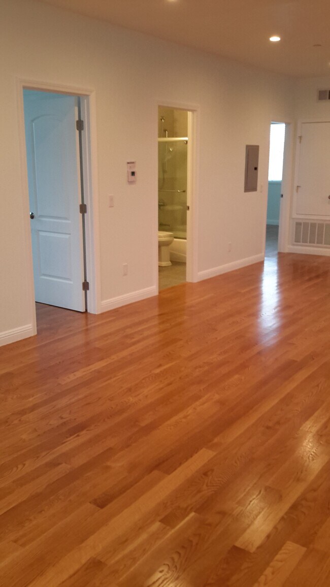 613 4th Ln, Unit 615 4th Lane in South San Francisco, CA - Building Photo - Building Photo