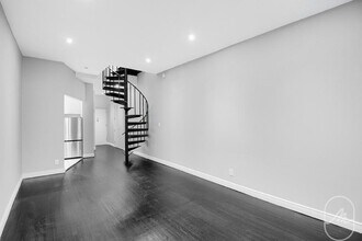 10 E 13th St in New York, NY - Building Photo - Building Photo
