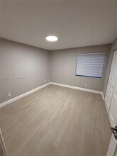 11933 NW 11th St in Pembroke Pines, FL - Building Photo - Building Photo