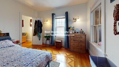 101 Mills St, Unit 2 in Malden, MA - Foto de edificio - Building Photo