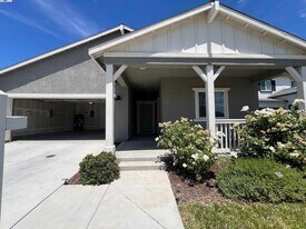 935 Grimsby Ln in Patterson, CA - Building Photo