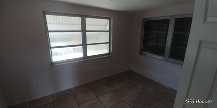 2333 Roselawn Dr in Holiday, FL - Foto de edificio - Building Photo