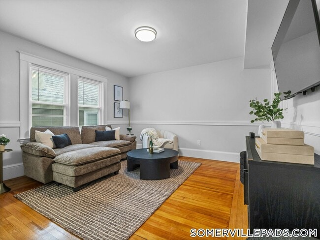7 Dickson St