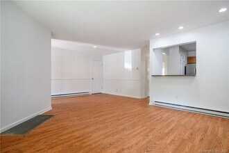 123 Willow Springs in New Milford, CT - Building Photo - Building Photo