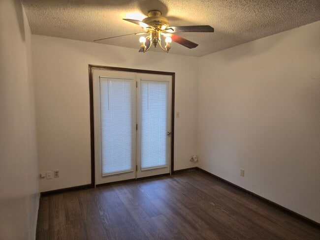 828 Dondee Dr in Manhattan, KS - Building Photo - Building Photo