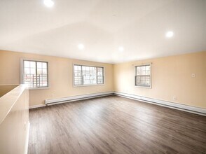 137-11 220th Pl in Queens, NY - Building Photo - Building Photo