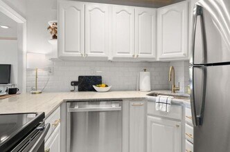 60 Babcock St in Brookline, MA - Building Photo - Building Photo