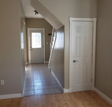 709 N Rowley St in Mitchell, SD - Foto de edificio - Building Photo