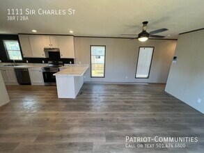 1111 Sir Charles St in Jacksonville, AR - Building Photo - Building Photo