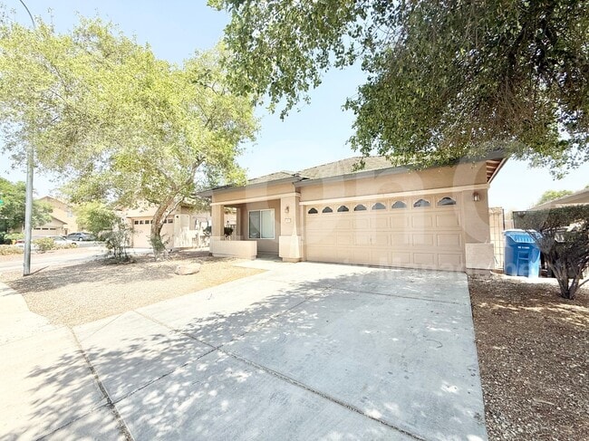 11675 W Monroe St in Avondale, AZ - Foto de edificio - Building Photo