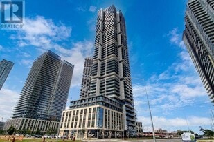 7890 Jane St in Vaughan, ON - Building Photo