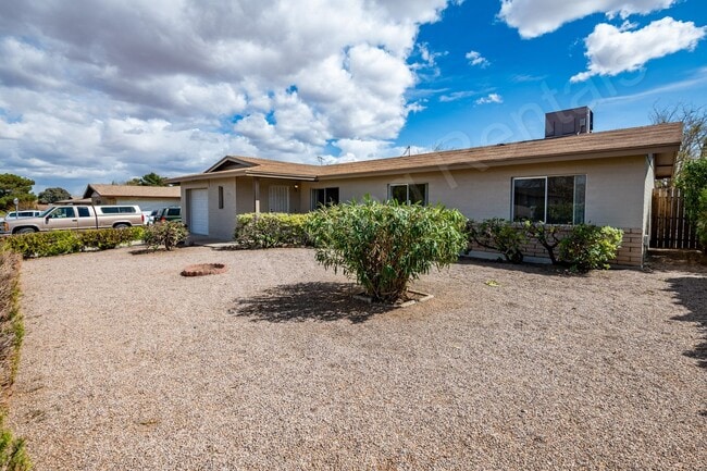 1010 Gardencrest Dr in Kingman, AZ - Building Photo - Building Photo