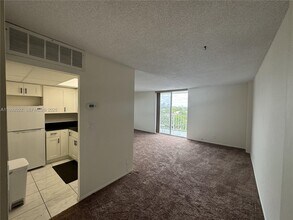 1731 SE 15th St in Fort Lauderdale, FL - Foto de edificio - Building Photo