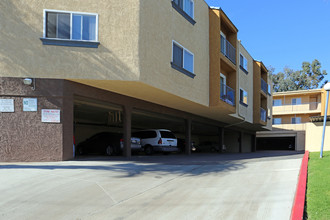 Bridgeport Apartments in San Diego, CA - Building Photo - Building Photo