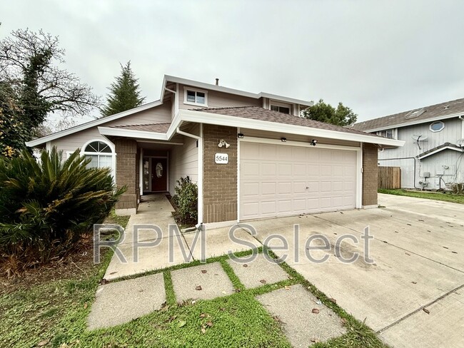 5544 Laguna Park Dr in Elk Grove, CA - Foto de edificio - Building Photo