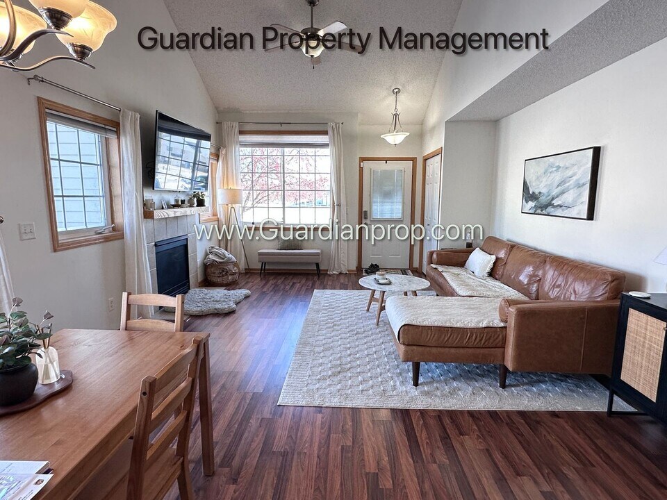 17404 Gettysburg Way in Lakeville, MN - Building Photo