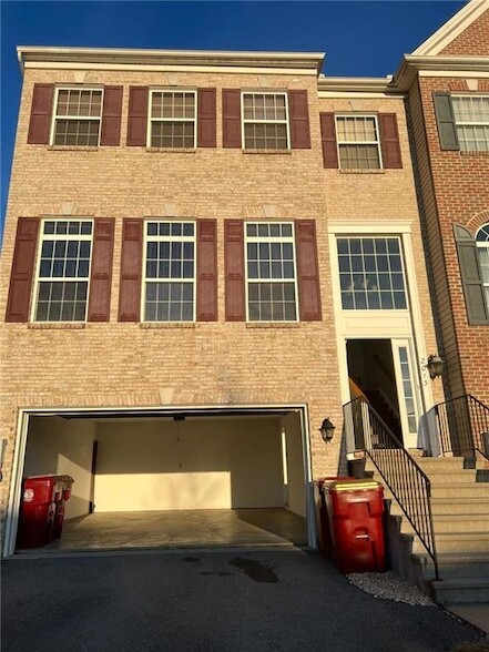 2013 Huntington Ln, Unit 0104 in Easton, PA - Building Photo - Building Photo