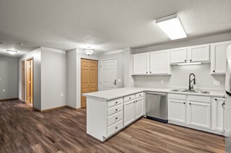 Powers Ridge Rental Condos in Chanhassen, MN - Building Photo - Building Photo