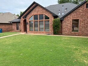 1301 Copperfield Dr in Edmond, OK - Building Photo - Building Photo