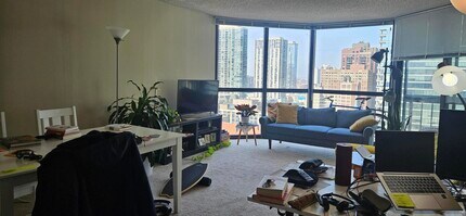 33 W Delaware Pl in Chicago, IL - Building Photo - Building Photo