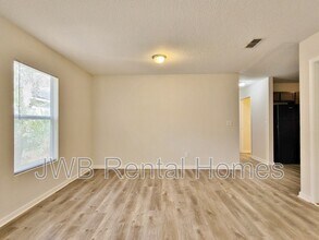 8247 Nussbaum Dr in Jacksonville, FL - Building Photo - Building Photo
