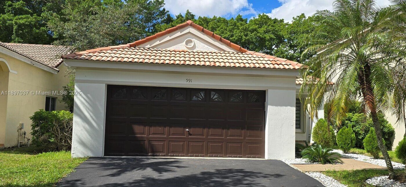 591 Talavera Rd in Weston, FL - Building Photo