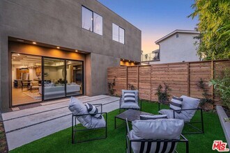 4427 Kingswell Ave in Los Angeles, CA - Building Photo - Building Photo