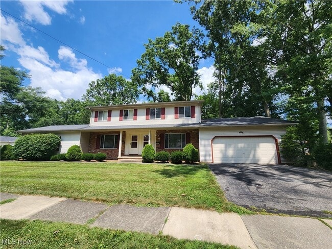 property at 2407 Hillcrest Dr