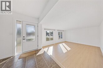 1345 Wiltshire Dr in Sarnia, ON - Building Photo - Building Photo