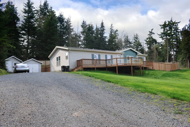 3151 N Shadowbrook Ln in Oak Harbor, WA - Building Photo - Building Photo