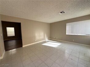120 Clifton Heights Dr in Las Vegas, NV - Building Photo - Building Photo