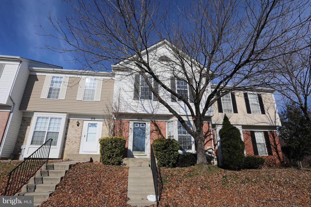 214 Kirbys Landing Ct in Odenton, MD - Building Photo