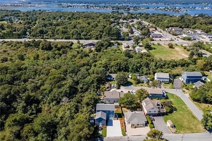 19 Ashbrook Rd, Unit B in Narragansett, RI - Building Photo