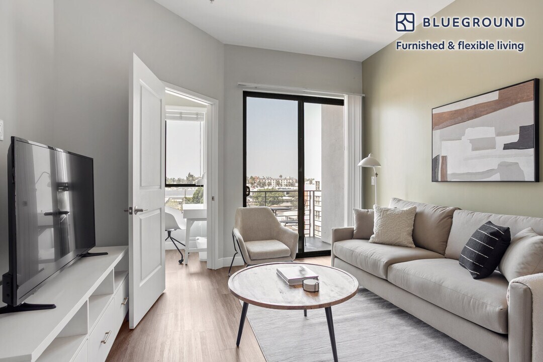 5500 Klump Ave, Unit FL5-ID853 in Los Angeles, CA - Building Photo