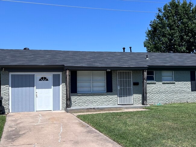 property at 421 W Grubb Dr