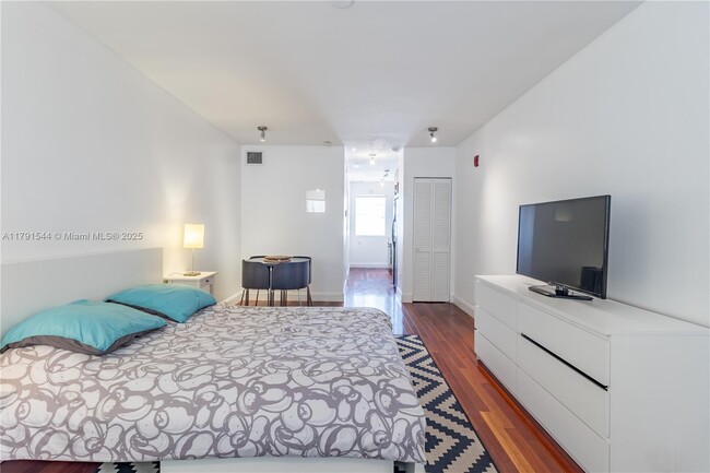 property at 1340 Drexel Ave