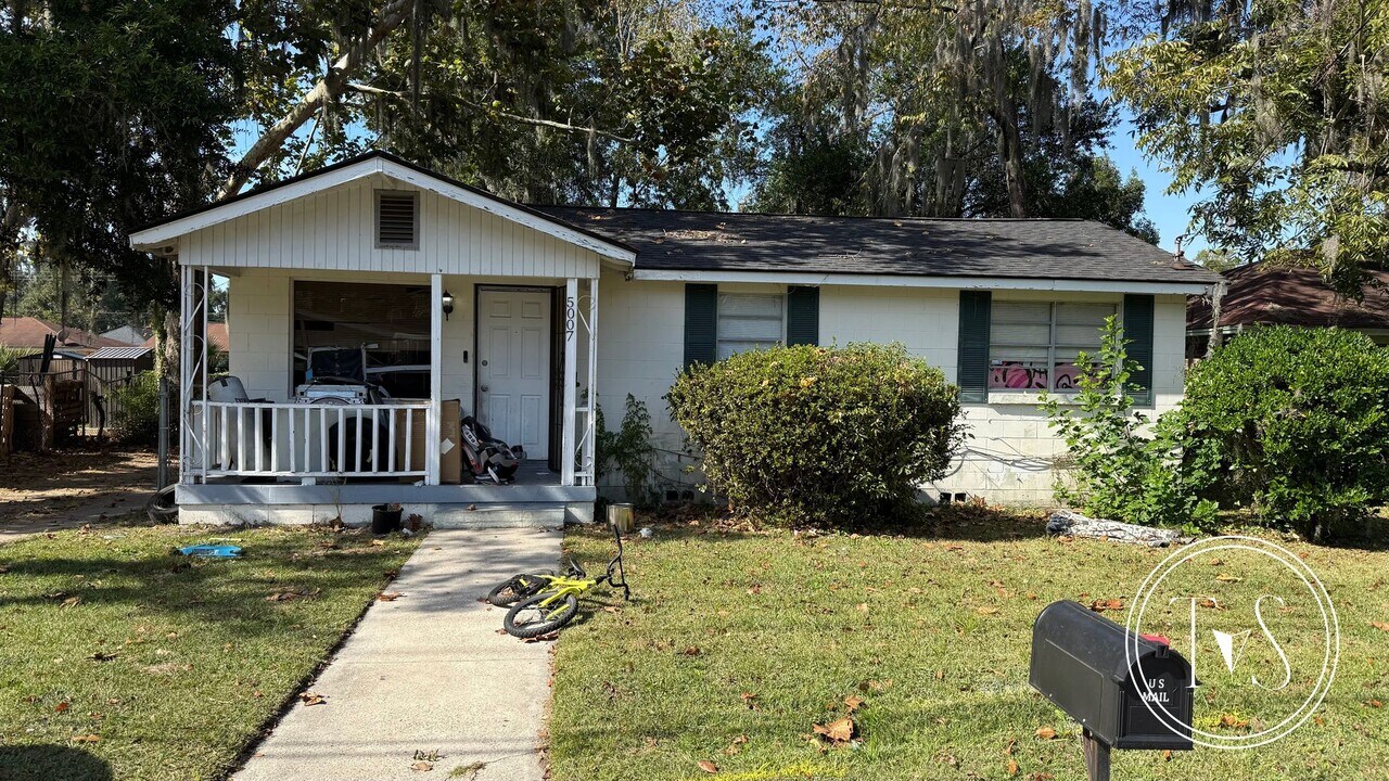5007 Meding St in Savannah, GA - Building Photo
