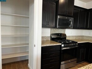 742 Iris Dr in Vacaville, CA - Foto de edificio - Building Photo