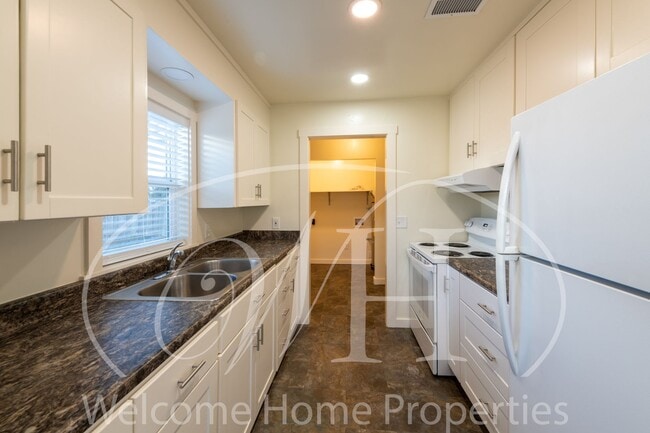 property at 503 E Pine St