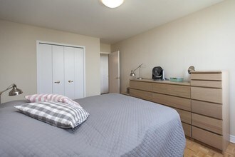 Royale Towers in Toronto, ON - Building Photo - Interior Photo