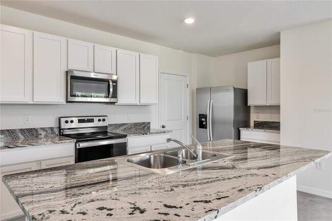 5376 Oxford Gray Rd in Zephyrhills, FL - Building Photo - Building Photo