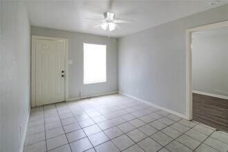 8029 Detroit St in Houston, TX - Building Photo - Building Photo