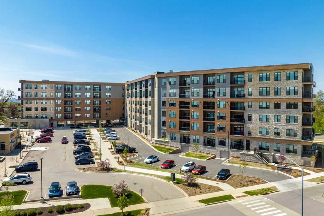 Grand Park in Madison, WI - Building Photo