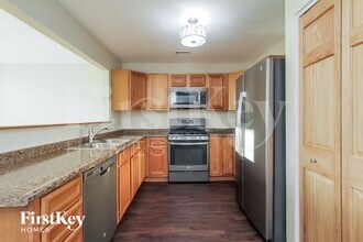 1033 Four Seasons Blvd in Aurora, IL - Foto de edificio - Building Photo